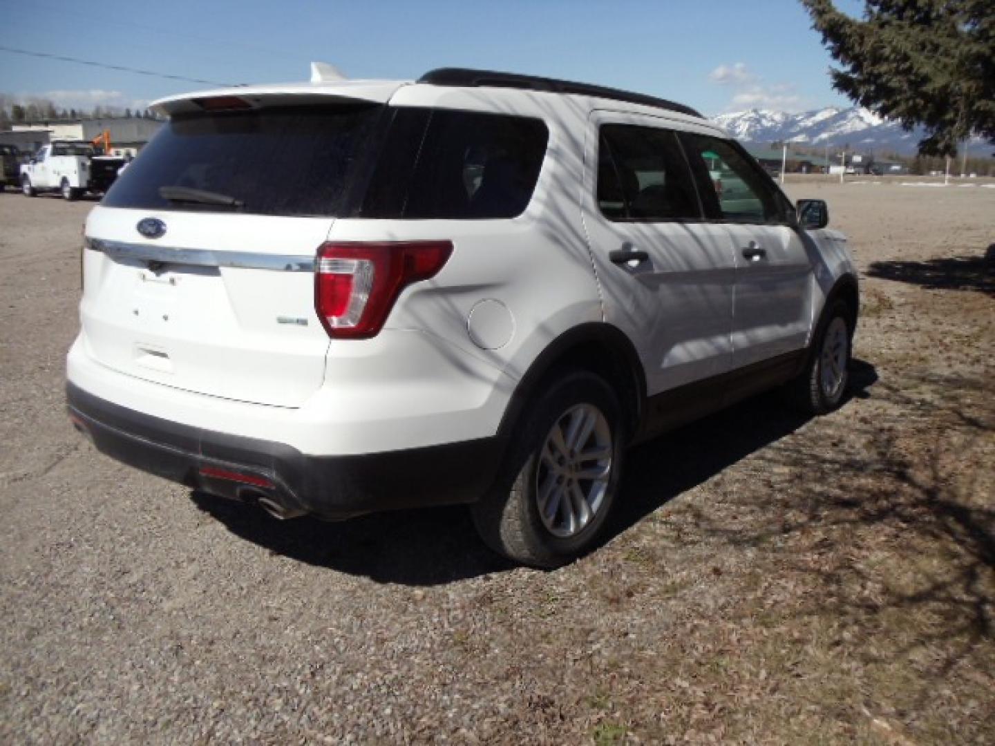 2016 Ford Explorer Base 4WD (1FM5K8B88GG) with an 3.5L V6 DOHC 24V engine, 6-Speed Automatic transmission, located at 5465 Highway 2 W., Columbia Falls, MT, 59912, (406) 892-4407, 48.352188, -114.240929 - Photo#6